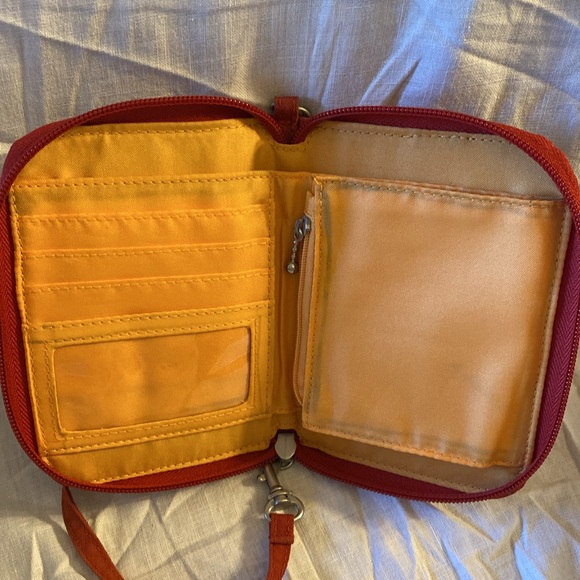 Baggallini Wristlet Pre-owned Approximately 6" H & 4" W Holds Cash/Credit Cards - Picture 6 of 9